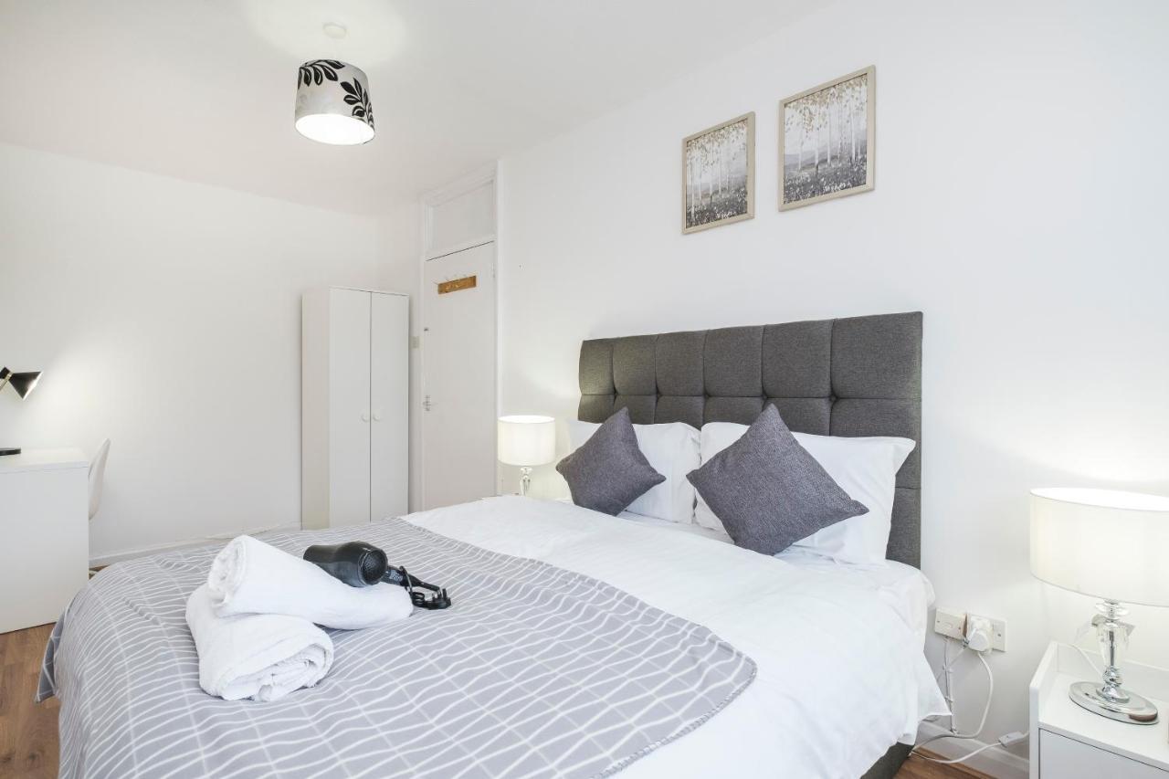 Spacious 3 Bed 1 Bath Hse W Guest Toilet W Parking Near Excel - E16 London Exterior photo